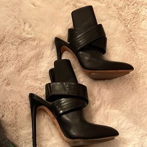 BCBGMAXAZRIA heels black leather size 5 1/2